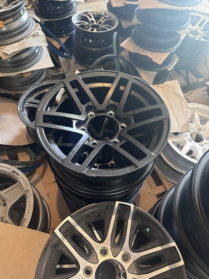 15" X 6", 6 LUG ON 5.5"  ALUMINUM TRAILER WHEEL - BLACK - Bild 1 von 1