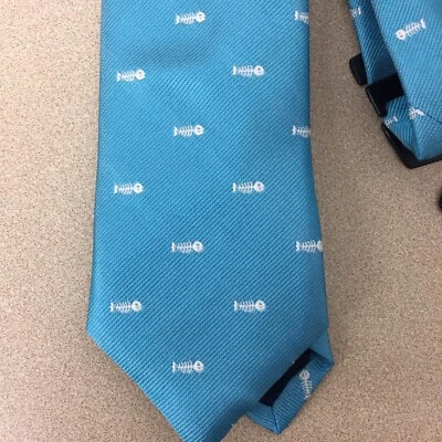 NUEVO Corbata de cuello de seda para hombre Vineyard Vines azul espina de pescado esqueletos clásicos AR172 Foto 1 de 4