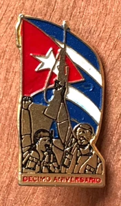 VINTAGE PINBACK Cuba Communist Revolution 10th Anniversary Badge. Flag. RARE! - Picture 1 of 4