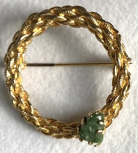 Vintage goldfarbene geflochtene Kranz Jade Stein Brosche Anstecknadel 1 1/2" D WOW! - Bild 1 von 7