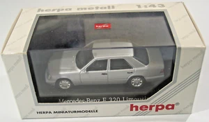 WOW EXTREMELY RARE Mercedes W124 SALOON SILVER 1:43 MODEL - Picture 1 of 5