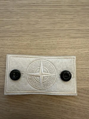 Stone Island badge + 2 buttons New Beige , sent by Royal mail 48