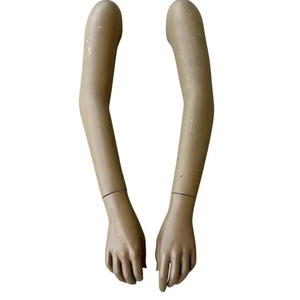 Vintage weibliche Schaufensterpuppe Arme Hände links rechts passendes Paar Fleisch braun realistisch - Bild 1 von 8