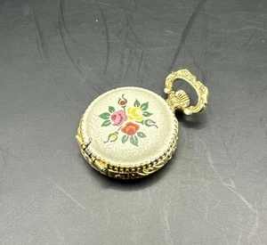 Vintage MENTOR SWISS MADE GOLD TONE ENAMELED 17J WIND-UP PENDANT WATCH - Picture 1 of 8