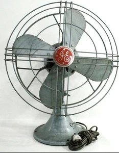 VINTAGE MCM GE GENERAL ELECTRIC OSCILLATING FLOOR DESK FAN MODEL FM12S41 NICE! - Picture 1 of 7