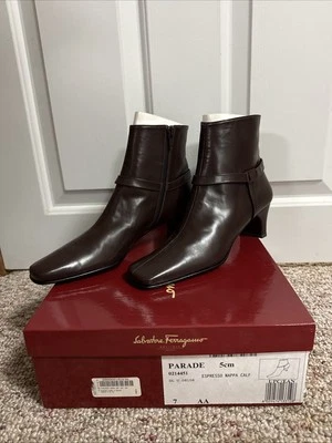 Nuevo en Caja Salvatore Ferragamo Marrón Espresso Botín - Desfile - Talla 7 Cuero AA Foto 1 de 4