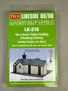 Peco LK-218 Laser Cut Kit - Tan-Y-Bwlch Wooden Station Building - OO/HO Scale - Foto 1 di 1