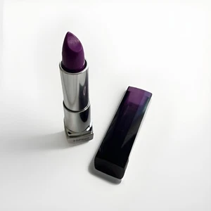 Rouge à lèvres Maybelline New York ColorSENSATIONAL #905 - Brazen Berry. discontinué - Photo 1/1