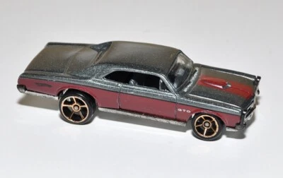 Hot Wheels '67 Pontiac GTO R7559 Faster Than Ever 6/10 grigio scuro rosso 2010 - Immagine 1 di 4