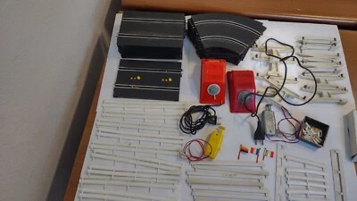 POLICAR LOTTO ELEMENTI E ACCESSORI PER PISTA SCALA  1:32 - Immagine 1 di 4