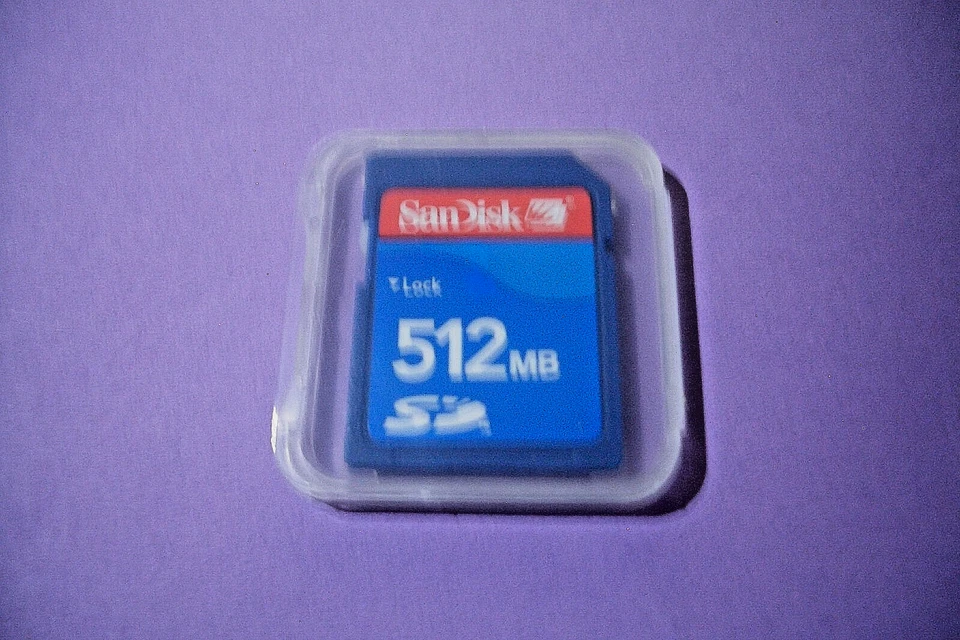 QTY=1 SD CARD SANDISK 512MB With Thin Cases (U.S. Seller) - Image 1 of 1