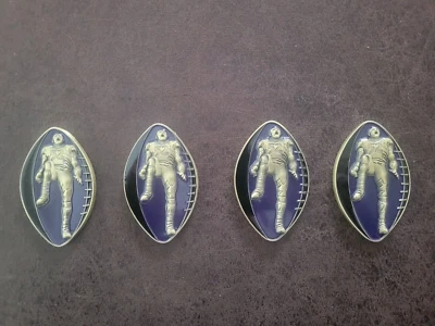 (1) Medallón de fútbol profesional Ray Lewis - Marco de vidrio y oro - Baltimore Ravens Foto 1 de 2