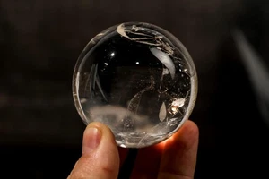 AAA Esfera de Cristal de Cuarzo Transparente al Agua - Bola de Cristal Diamantina Natural, Arco Iris - Imagen 1 de 10