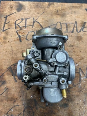 Carburador de carburador trasero OEM Suzuki Intruder VS750 Boulevard S50 1322038A90 Foto 1 de 4