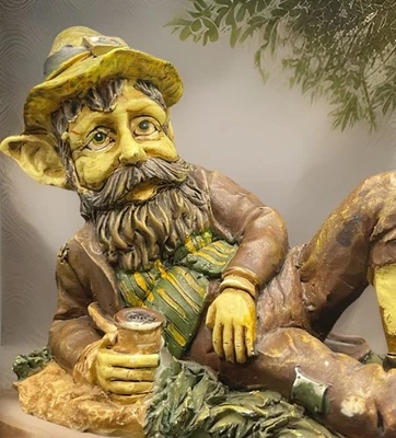 De colección JTS Int 2001 Hobo Duende Con Pipa En Traje Naturaleza Estatua Tonos Naturaleza Foto 1 de 4