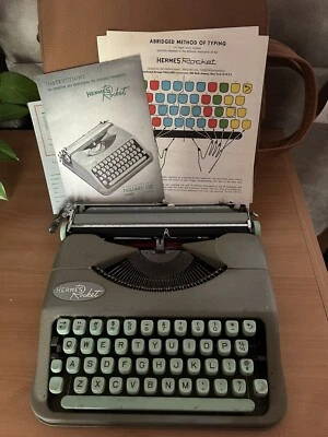 Máquina de escribir Hermes vintage serie #5793315 con estuche de cuero Foto 1 de 2