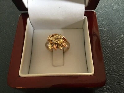 10K BLACK HILLS YELLOW AND ROSE GOLD LADIES RING 3.2 GRAMS SIZE 5.25 Foto 1 de 4