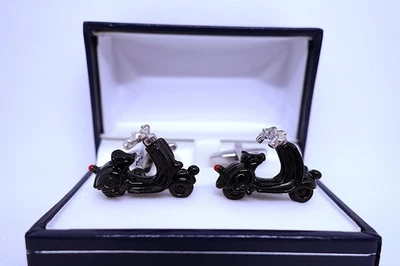 Brand New Chromed & Enameled Vespa/Lambretta Style 3D Cufflinks Case, Silver Foto 1 de 2