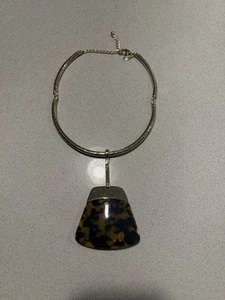 VINTAGE CHICO'S "QUINCY" FAUX TORTOISE SHELL PENDANT HAMMERED TEXTURE NECKLACE - Picture 1 of 2