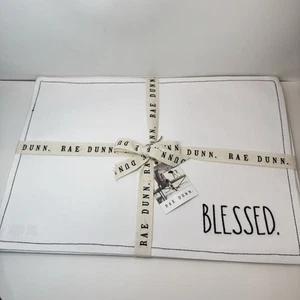 Rae Dunn bestickte Tischsets "Blessed" 100% Baumwolle 4er Set Stoff weiß NEU - Bild 1 von 4