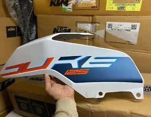 Cubierta lateral del tanque KTM blanca y calcomanía para KTM Duke 125 ambos lados - Imagen 1 de 2
