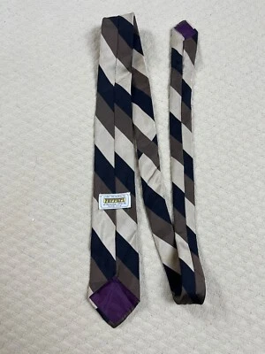 Gravata Ferrari listrada de seda marrom magro bronzeado e marinho 1978 vintage 3"W 56"L - Imagem 1 de 4