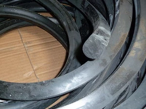 rubber large D Section seal Door seal or fender 25mm base x 28mm high x 1m - Picture 1 of 1