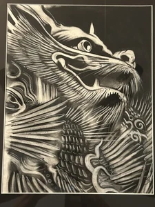 Dragón grande todo original pastel blanco y negro encerrado en vidrio y marco negro - Imagen 1 de 18