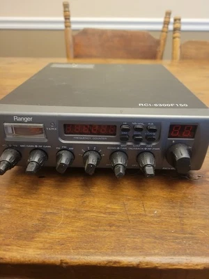RANGER RCI 6300F 150W TRANSCEPTOR AMATEUR AM FM CW  Foto 1 de 4
