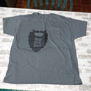 Lustiges Happy New Beard Herren T-Shirt mit Tasche - 40 Baumwolle 40 Poly Tee Shirt XL - Bild 1 von 7
