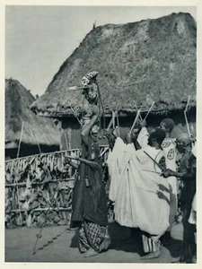 CEREMONIA ELECTORAL 1930 fotograbado Fumban Camerún África vestido ceremonial - Imagen 1 de 3