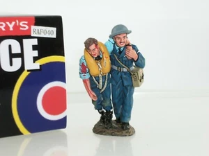 KING AND COUNTRY RAF040 BRITISH RAF ROYAL AIR FORCE MEDIC + VERWUNDETER PILOT  - Bild 1 von 2