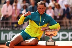 Men's 2022 French Open Nike Court Dri-FIT Rafael Nadal Tennis Jacket (size XS) - Picture 1 of 18