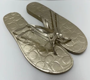 Chanclas Coach Juney Q1517 Metálicas Doradas Mujer Talla 9 ¡Muy Buen Estado! - Imagen 1 de 3