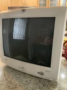 Compaq 17" MV740 1440x1080 VGA CRT Monitor - Picture 1 of 7