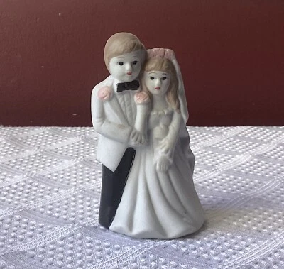 Figura de porcelana de colección para adorno de pastel de boda/novia y novio, 4" T. Foto 1 de 4