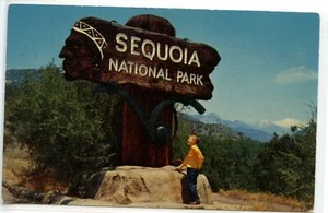 Letrero postal de entrada al Parque Nacional Sequoia, California - Imagen 1 de 2