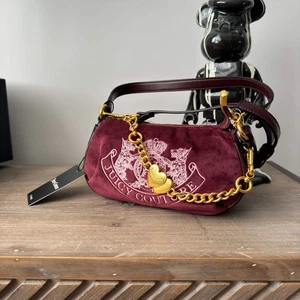 Bolso Hobo Juicy Couture Ramita Perro Terciopelo Borgoña Rojo Cereza Y2K Cadena Corazón Raro - Imagen 1 de 13
