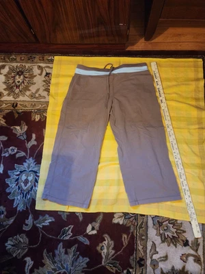 Pantalones/pantalones cortos de compresión de spandex piedra/beig L (12/14) Danskin NOW para mujer Foto 1 de 3