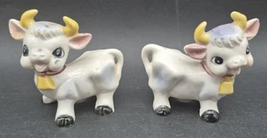 Salero y pimentero de cerámica vintage para vacas ~ con campana de vaca ~ 2,75”x 3” ~ En muy buena condición ~ - Imagen 1 de 10