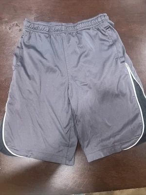 Серые шорты Fila для мальчиков средний размер 10-12 - Изображение 1 из 3