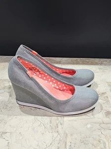 Keds Women's Solid Gray Wedge Fabric Upper Slip-On Shoes Size 37, 6.5 - Picture 1 of 9