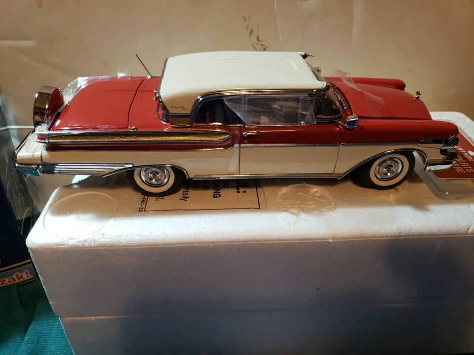 DANBURY MINT 1/24TH SCALE 1957 MERCURY TURNPIKE CRUISER!!! RED AND WHITE LOOK!!! - Image 1 of 4