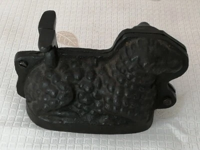 Gusseisen Backform Lamm Osterlamm zweiteilig verschraubt massiv Eisen alt Antik - Bild 1 von 4