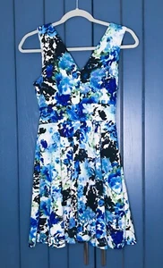 Haute Monde Minikleid blau Blumen Small Medium Plissee tiefer Ausschnitt Sommer - Bild 1 von 4