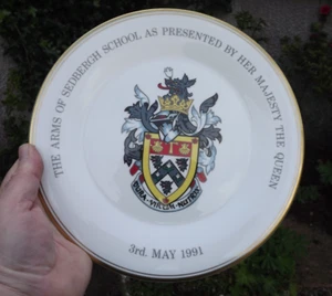 1991 Royal Doulton large Plate for the Queen granting arms to Sedbergh School - Picture 1 of 8
