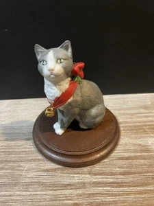 Noelle 1989 Hallmark Coll Club Porzellan Ornament mit Display Sockel QXC448-3 - Bild 1 von 24