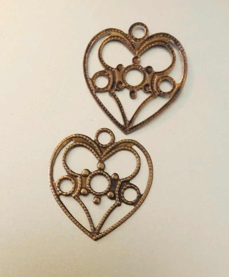 VINTAJ 2cm Heart Filigree - 2pc per pack - image 1 of 1