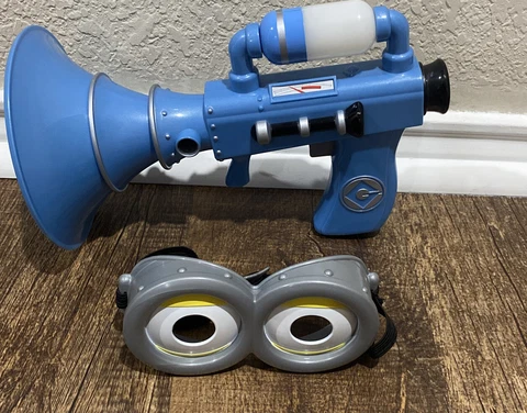 Fart Blaster Gun Despicable Me Minions Lights & Sounds Thinkway Toys & Goggles Cover