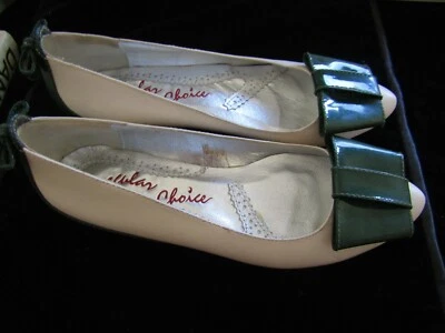 Size 71/2 Irregular Choice Flats Beige with Green Bow on Front NEW - Image 1 of 4